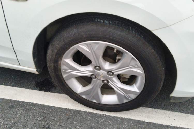 Used Chevrolet Cavalier 2020 325T Automatic Enjoyment Edition Right Front Wheel Hub