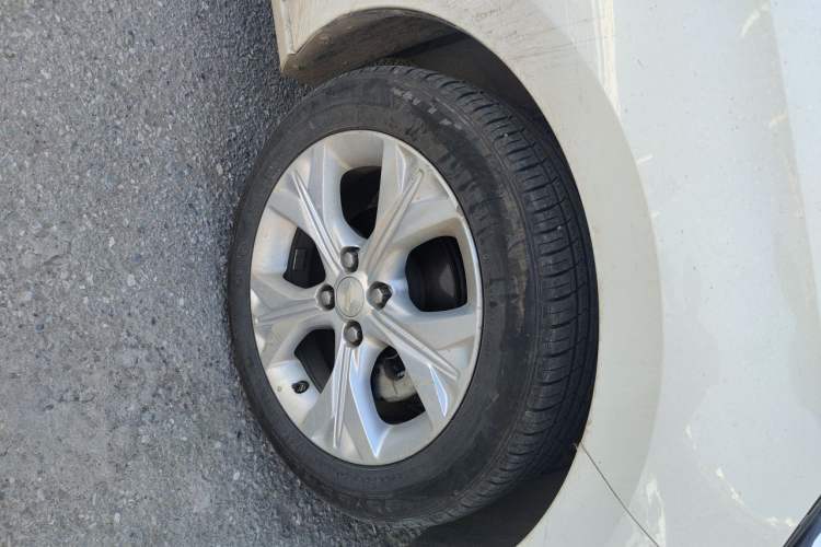 Used Chevrolet Cavalier 2020 325T Automatic Enjoyment Edition Right Front Wheel Hub