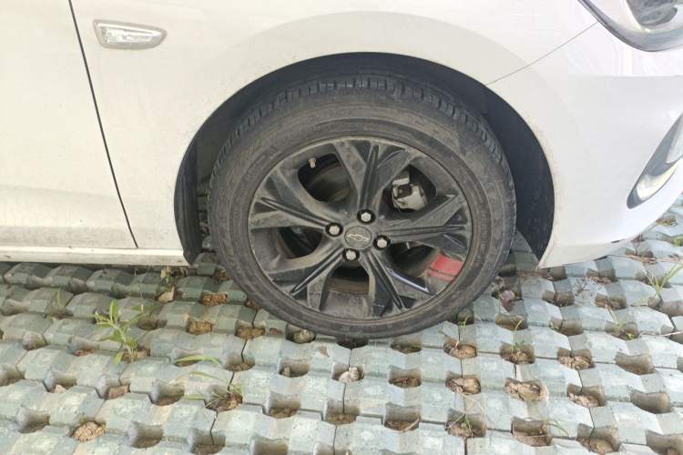 Used Chevrolet Cavalier 2020 Redline 325T Automatic Xinshang Edition China VI Standard Right Front Wheel Hub