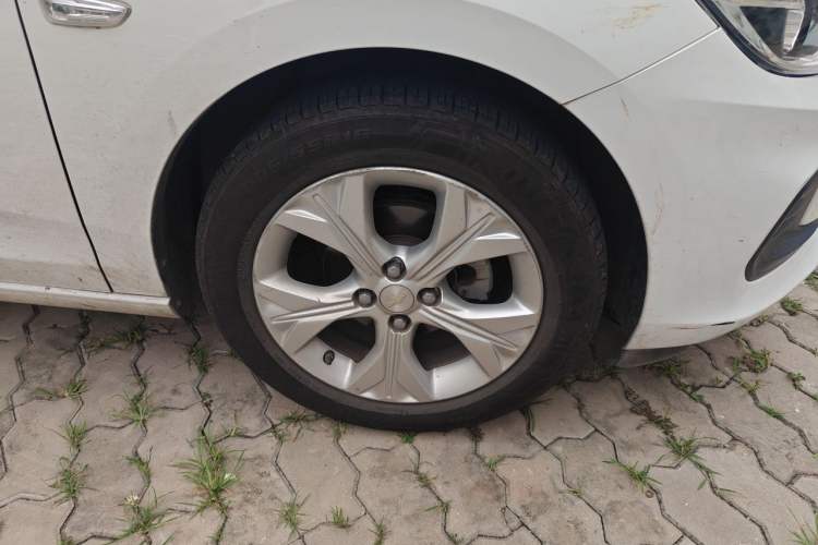 Used Chevrolet Cavalier 2020 325T Automatic Enjoyment Edition Right Front Wheel Hub