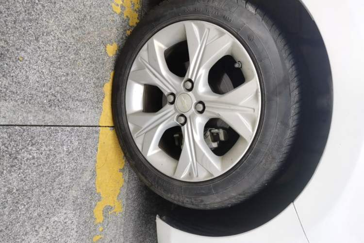 Used Chevrolet Cavalier 2020 325T Automatic Enjoyment Edition Right Front Wheel Hub