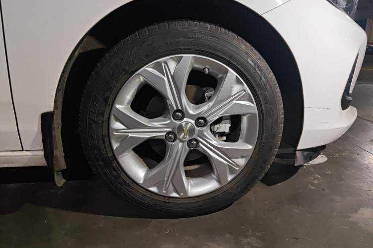 Used Chevrolet Cavalier 2020 325T Automatic Enjoyment Edition Right Front Wheel Hub