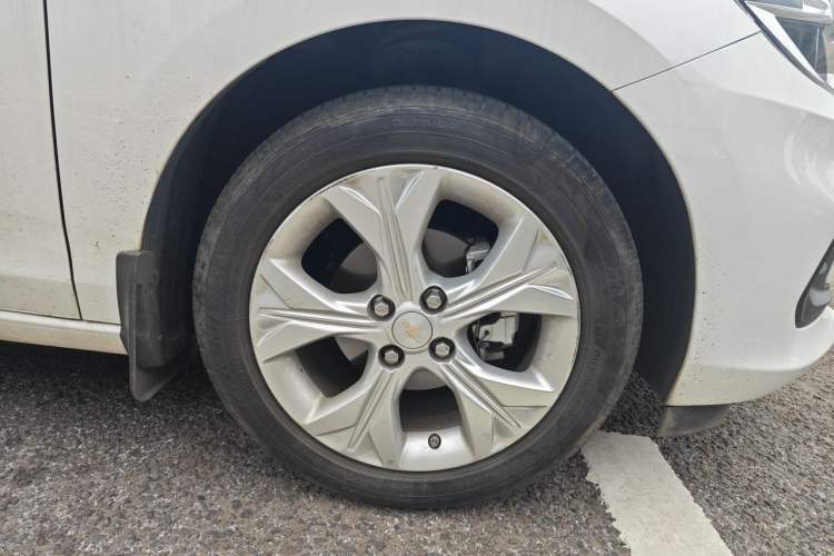 Used Chevrolet Cavalier 2020 325T Automatic Enjoyment Edition Right Front Wheel Hub