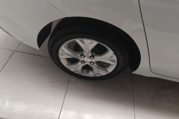 Used Chevrolet Cavalier 2020 325T Automatic Enjoyment Edition Right Rear Wheel Hub