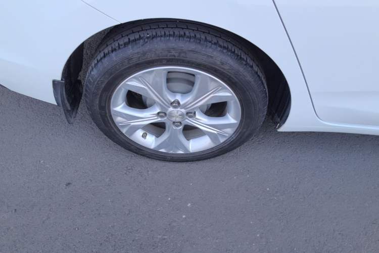 Used Chevrolet Cavalier 2020 325T Automatic Enjoyment Edition Right Rear Wheel Hub