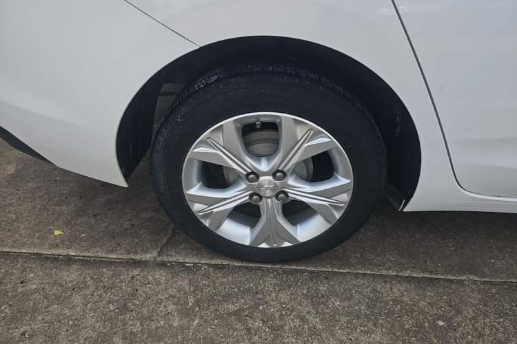 Used Chevrolet Cavalier 2020 325T Automatic Enjoyment Edition Right Rear Wheel Hub