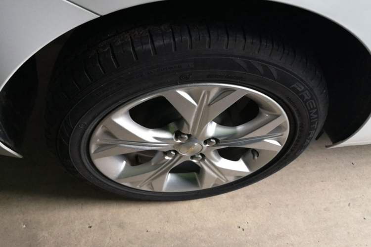 Used Chevrolet Cavalier 2020 325T Automatic Enjoyment Edition Right Rear Wheel Hub