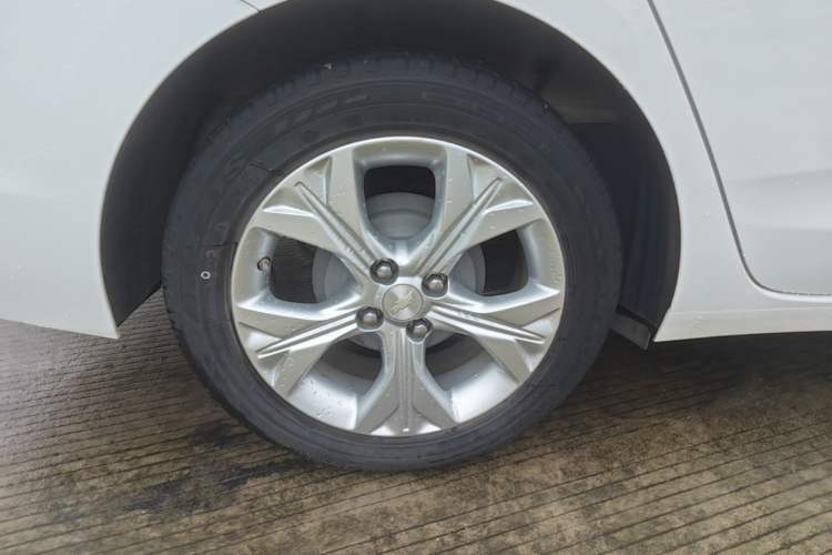 Used Chevrolet Cavalier 2020 325T Automatic Enjoyment Edition Right Rear Wheel Hub