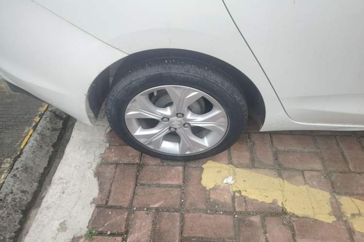 Used Chevrolet Cavalier 2020 325T Automatic Enjoyment Edition Right Rear Wheel Hub