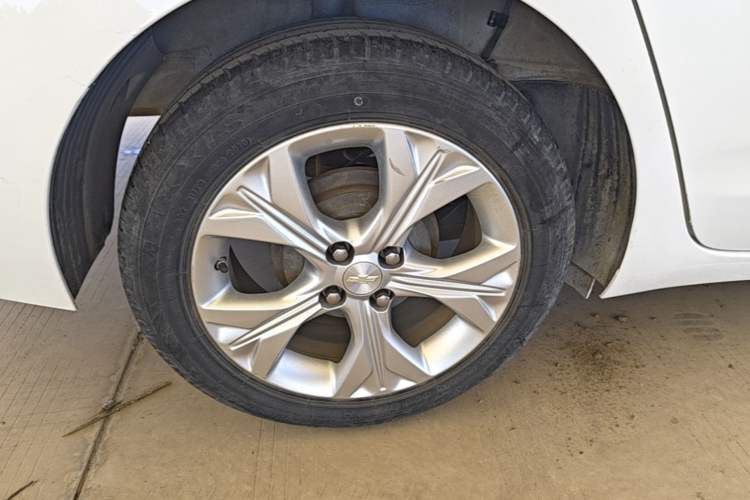 Used Chevrolet Cavalier 2020 325T Automatic Enjoyment Edition Right Rear Wheel Hub