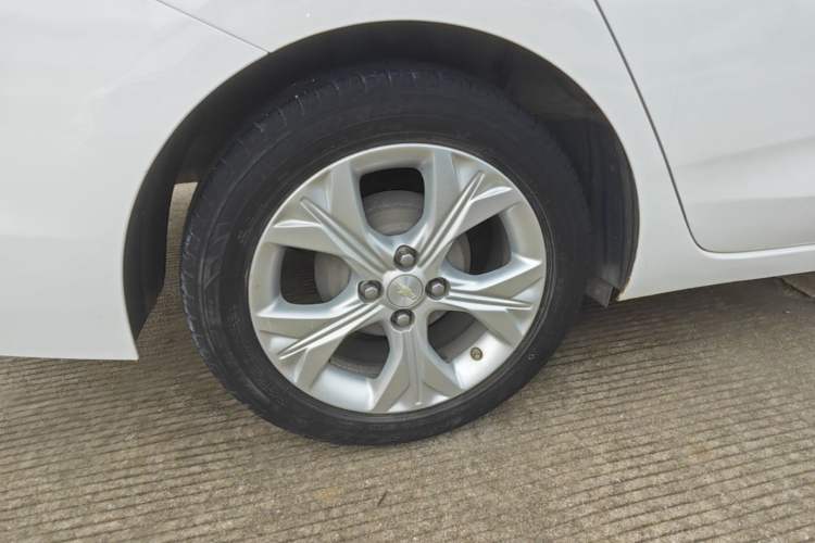 Used Chevrolet Cavalier 2020 325T Automatic Enjoyment Edition Right Rear Wheel Hub