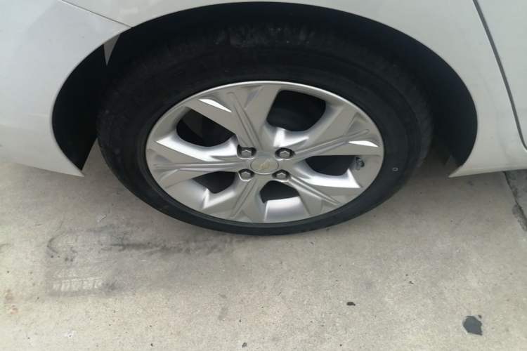 Used Chevrolet Cavalier 2020 325T Automatic Enjoyment Edition Right Rear Wheel Hub