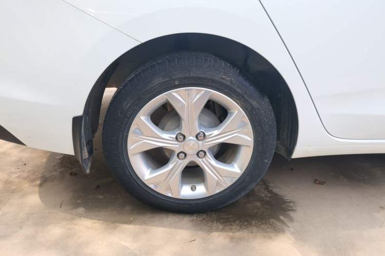 Used Chevrolet Cavalier 2020 325T Automatic Enjoyment Edition Right Rear Wheel Hub