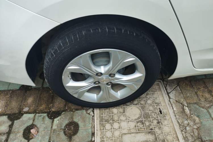 Used Chevrolet Cavalier 2020 325T Automatic Enjoyment Edition Right Rear Wheel Hub