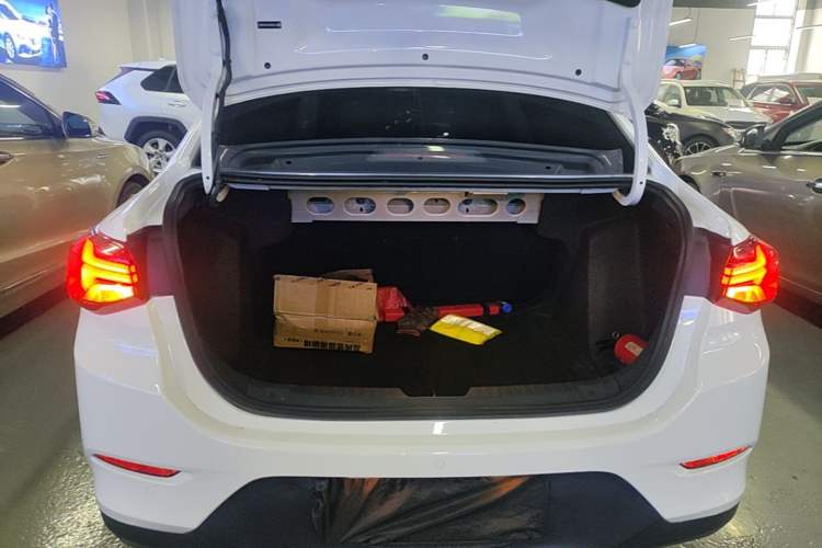Used Chevrolet Cavalier 2020 Redline 325T Automatic Xinshang Edition China VI Standard Trunk