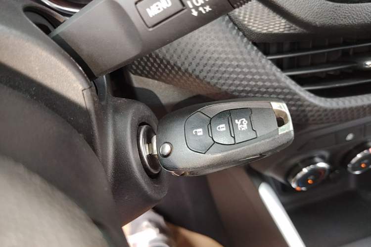 Used Chevrolet Cavalier 2020 320 Manual Xindong Edition Vehicle Key