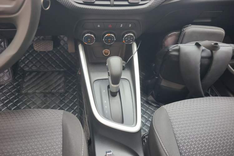 Used Chevrolet Cavalier 2021 325T Automatic Enjoyment Edition Gear Lever