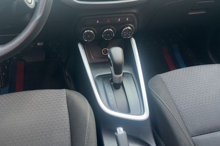 Used Chevrolet Cavalier 2021 325T Automatic Enjoyment Edition Gear Lever