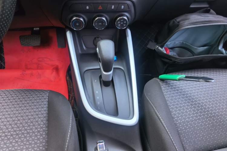 Used Chevrolet Cavalier 2021 325T Automatic Enjoyment Edition Gear Lever