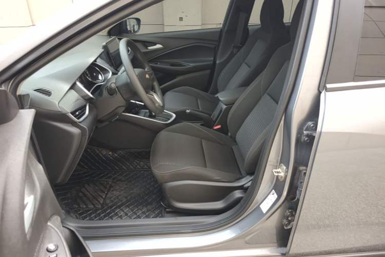 Used Chevrolet Cavalier 2021 325T Automatic Enjoyment Edition Left Front Seat