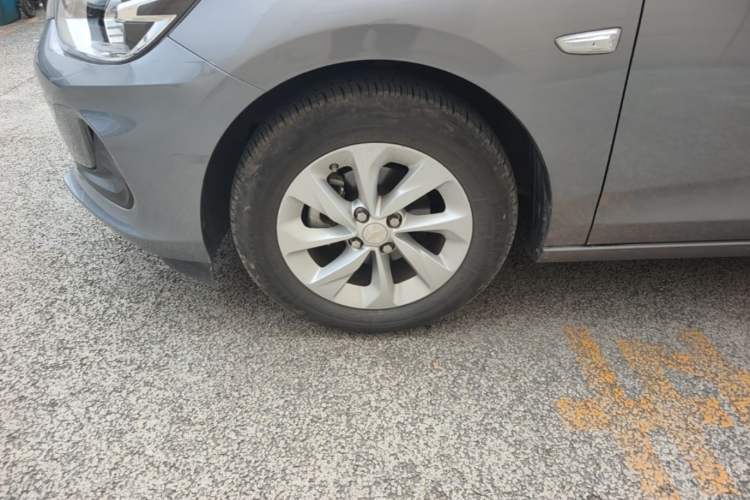 Used Chevrolet Cavalier 2021 325T Automatic Enjoyment Edition Left Front Wheel Hub