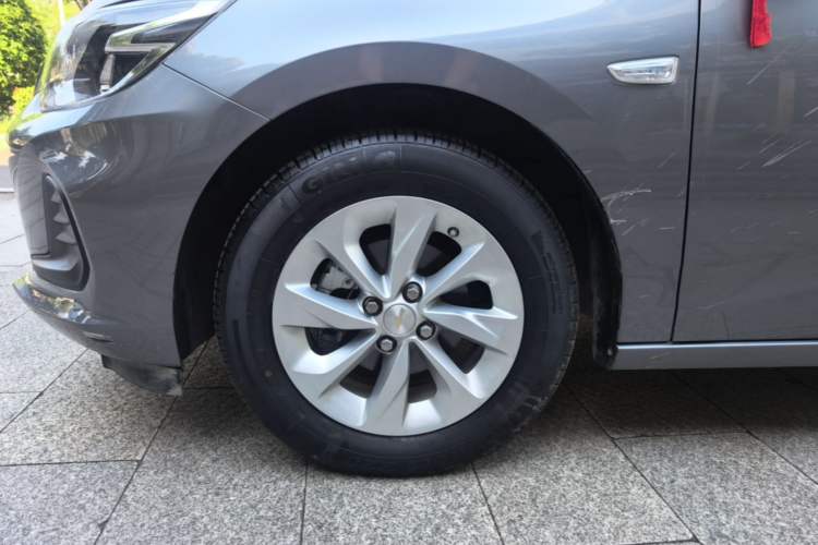 Used Chevrolet Cavalier 2021 325T Automatic Enjoyment Edition Left Front Wheel Hub