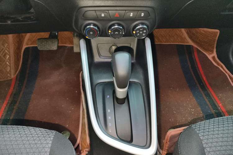 Used Chevrolet Cavalier 2021 325T Automatic Enjoyment Edition Gear Lever