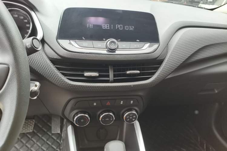 Used Chevrolet Cavalier 2021 325T Automatic Enjoyment Edition Audio And AC Panel