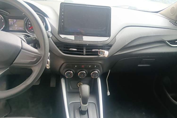 Used Chevrolet Cavalier 2021 325T Automatic Enjoyment Edition Audio And AC Panel