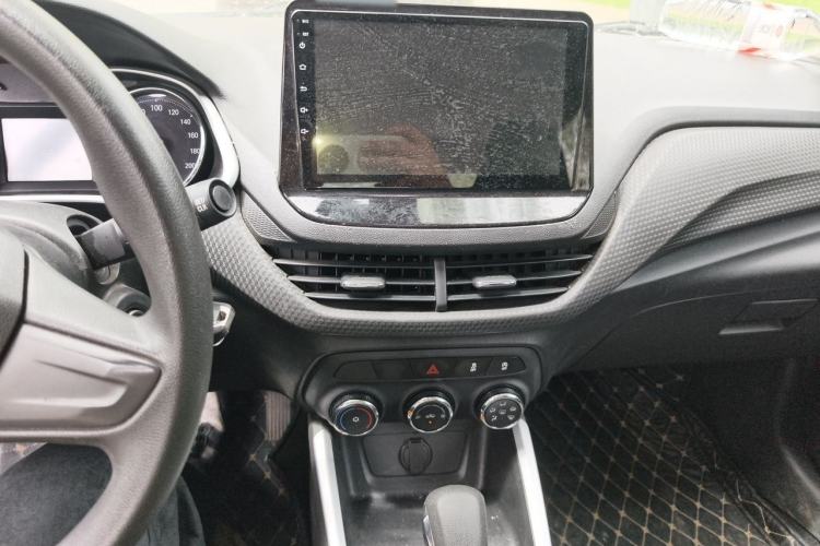 Used Chevrolet Cavalier 2021 325T Automatic Enjoyment Edition Audio And AC Panel