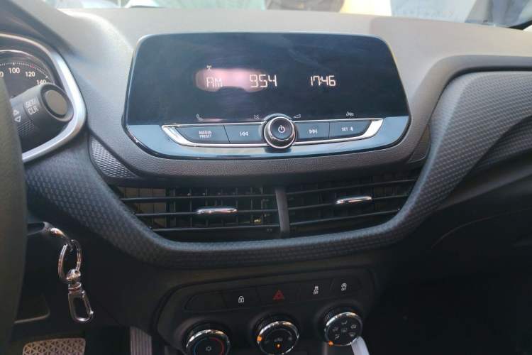 Used Chevrolet Cavalier 2021 325T Automatic Enjoyment Edition Audio And AC Panel