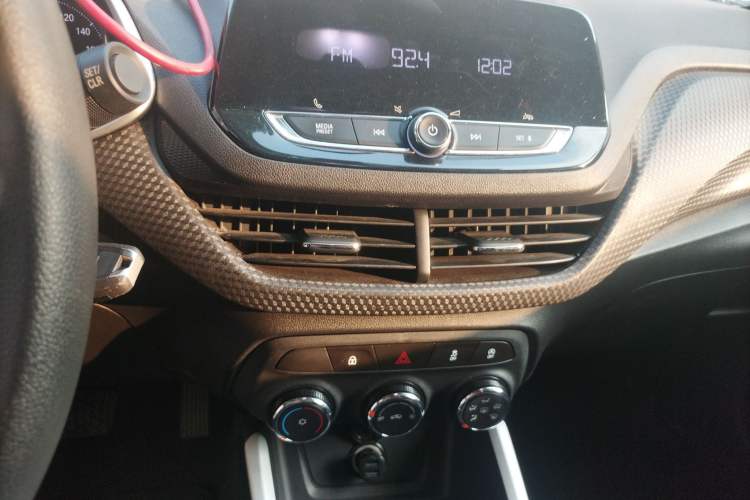 Used Chevrolet Cavalier 2021 325T Automatic Enjoyment Edition Audio And AC Panel