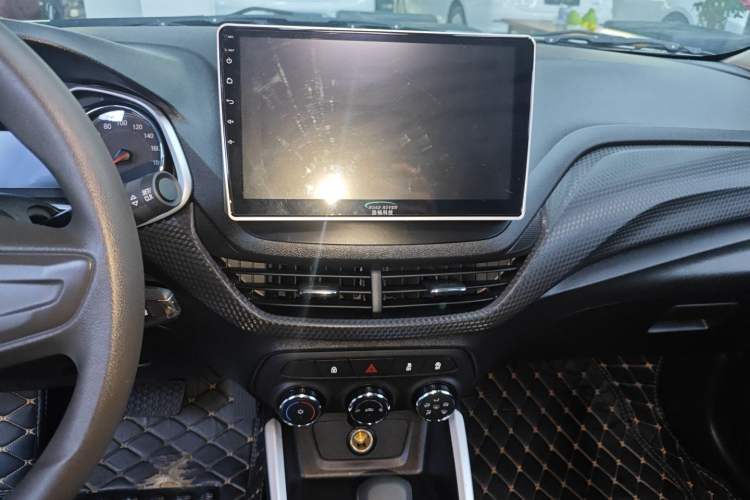 Used Chevrolet Cavalier 2021 325T Automatic Enjoyment Edition Audio And AC Panel
