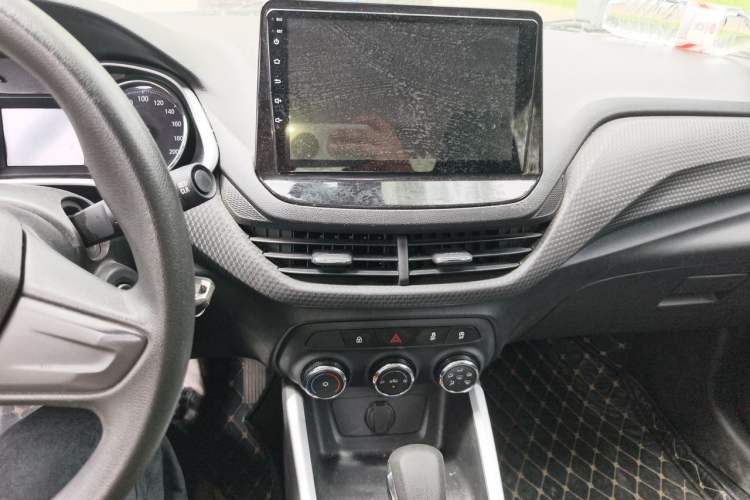 Used Chevrolet Cavalier 2021 325T Automatic Enjoyment Edition Audio And AC Panel