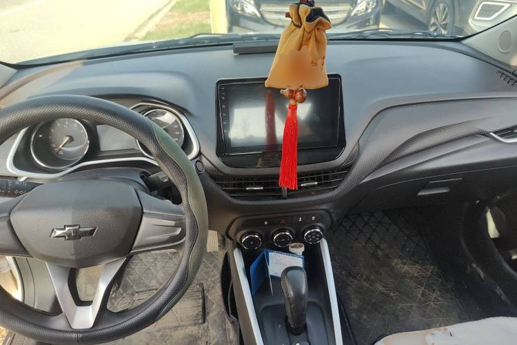 Used Chevrolet Cavalier 2021 325T Automatic Enjoyment Edition Center Console