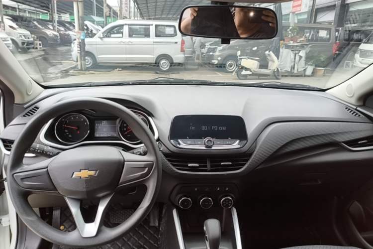 Used Chevrolet Cavalier 2021 325T Automatic Enjoyment Edition Center Console