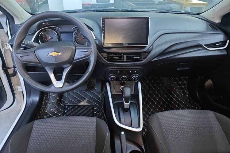 Used Chevrolet Cavalier 2021 325T Automatic Enjoyment Edition Center Console