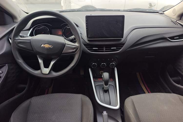 Used Chevrolet Cavalier 2021 325T Automatic Enjoyment Edition Center Console