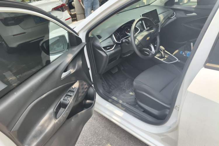 Used Chevrolet Cavalier 2021 325T Automatic Enjoyment Edition Driver Seat