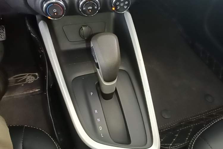 Used Chevrolet Cavalier 2021 325T Automatic Enjoyment Edition Gear Lever