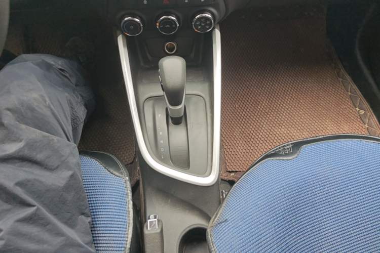 Used Chevrolet Cavalier 2021 325T Automatic Enjoyment Edition Gear Lever