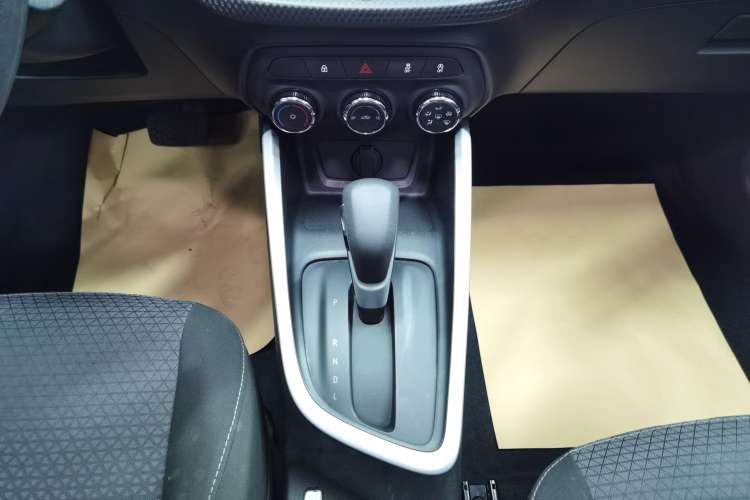 Used Chevrolet Cavalier 2021 325T Automatic Enjoyment Edition Gear Lever