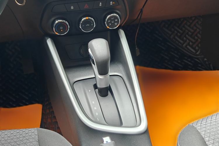 Used Chevrolet Cavalier 2021 325T Automatic Enjoyment Edition Gear Lever