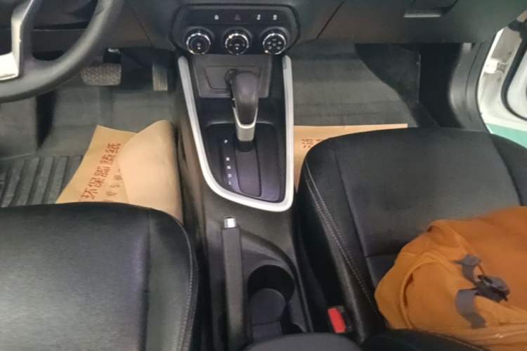 Used Chevrolet Cavalier 2021 325T Automatic Enjoyment Edition Gear Lever