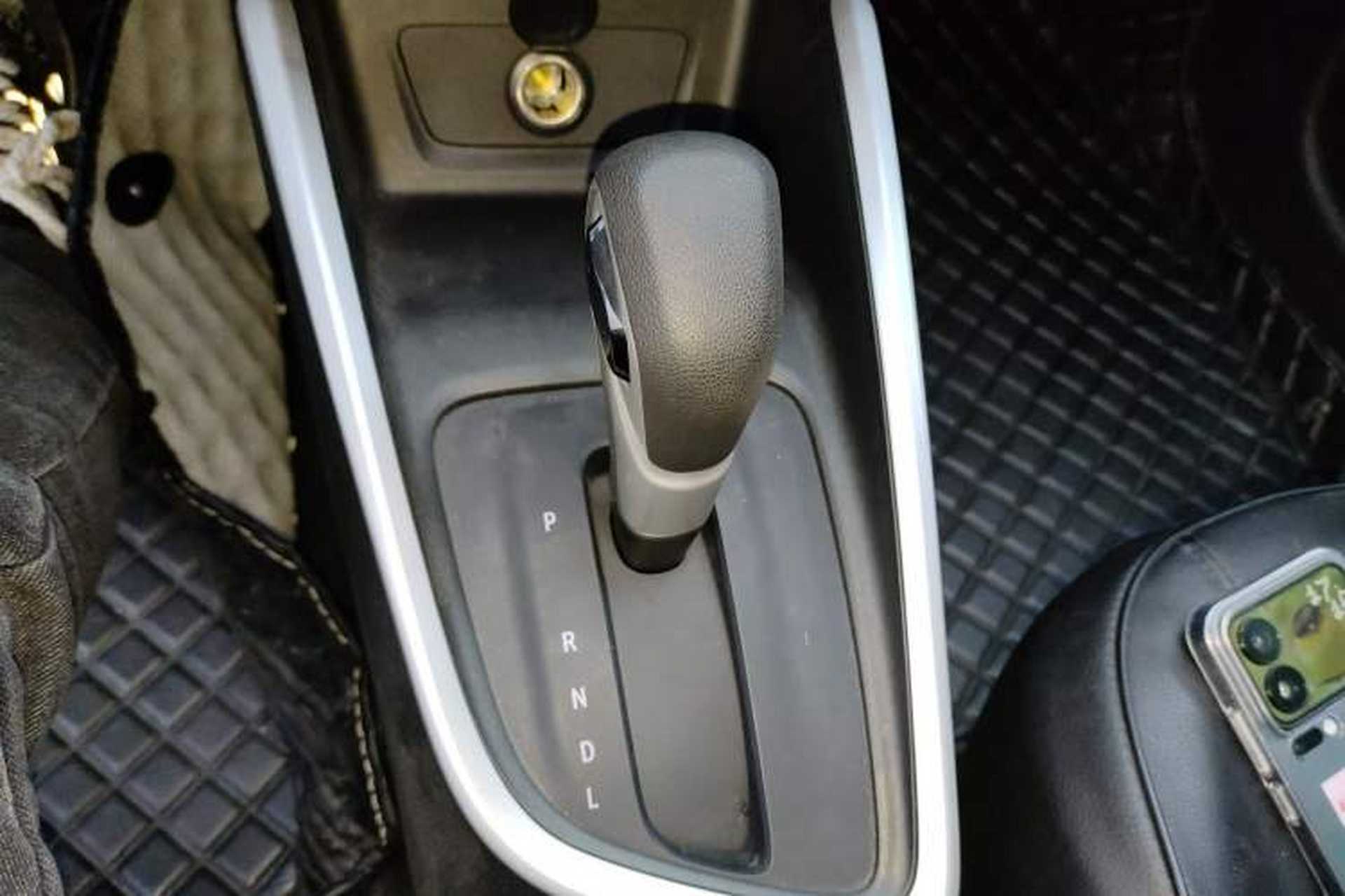 Used Chevrolet Cavalier 2021 325T Automatic Enjoyment Edition Gear Lever
