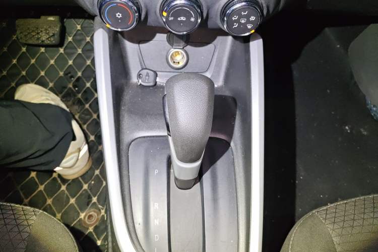 Used Chevrolet Cavalier 2021 325T Automatic Enjoyment Edition Gear Lever