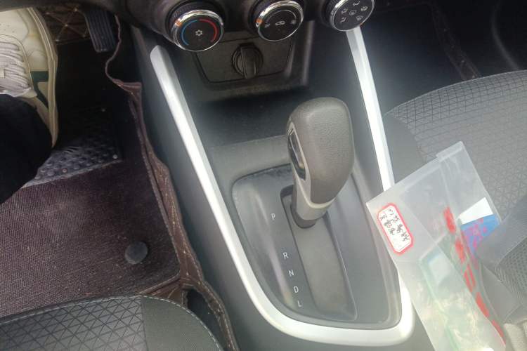 Used Chevrolet Cavalier 2021 325T Automatic Enjoyment Edition Gear Lever
