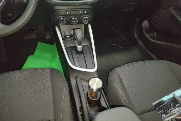 Used Chevrolet Cavalier 2021 325T Automatic Enjoyment Edition Gear Lever