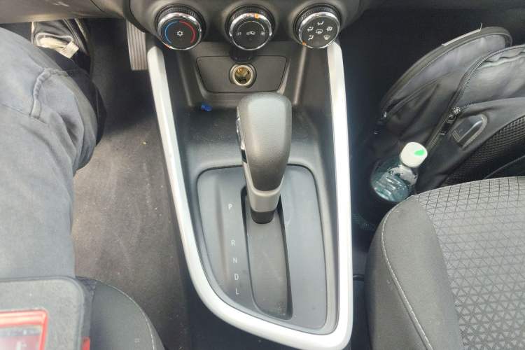 Used Chevrolet Cavalier 2021 325T Automatic Enjoyment Edition Gear Lever