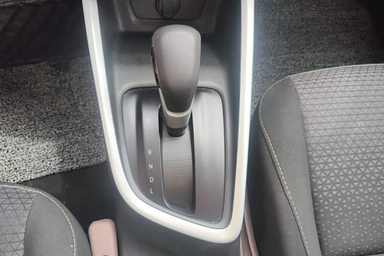 Used Chevrolet Cavalier 2021 325T Automatic Enjoyment Edition Gear Lever